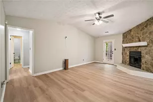 621 Maple Dr, Riverdale, GA 30274 - Photo 4