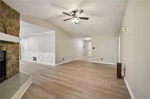 621 Maple Dr, Riverdale, GA 30274 - Photo 6