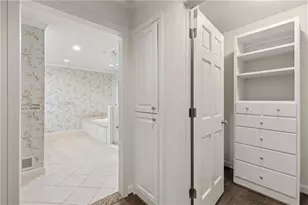 7085 Riverside Dr, Atlanta, GA 30328 - Photo 10