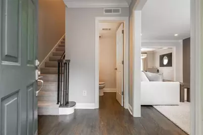7 Queen Victoria Place, Atlanta, GA 30342 - Photo 2