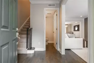 7 Queen Victoria Pl, Atlanta, GA 30342 - Photo 2