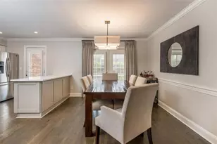 7 Queen Victoria Pl, Atlanta, GA 30342 - Photo 8