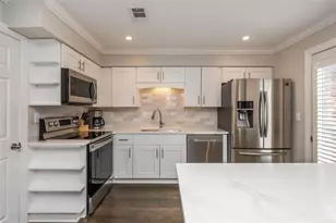 7 Queen Victoria Pl, Atlanta, GA 30342 - Photo 12