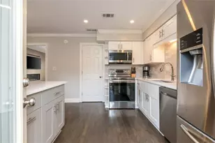 7 Queen Victoria Pl, Atlanta, GA 30342 - Photo 16