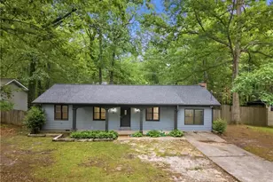 360 Hemlock Dr, Lawrenceville, GA 30046 - Photo 2