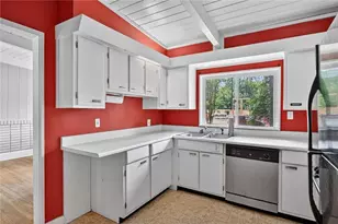 2462 Skyland Trail NE, Brookhaven, GA 30319 - Photo 8