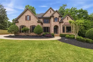 215 Lynwood Ct, Roswell, GA 30075 - Photo 2