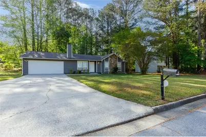 7085 Hania Drive, Fairburn, GA 30213 - Photo 4