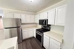 420 Creekside Ln, Woodstock, GA 30188 - Photo 2