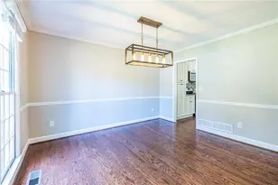 1093 Wash Lee Dr SW, Lilburn, GA 30047 - Photo 8