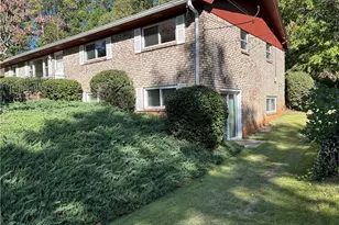 1811 Trophy Dr, Marietta, GA 30062 - Photo 2