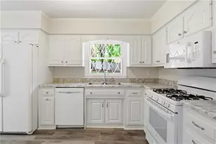 2795 Cottonwood Dr, Marietta, GA 30066 - Photo 12
