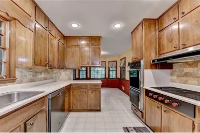 1571 Rochelle Court, Dunwoody, GA 30338 - Photo 10