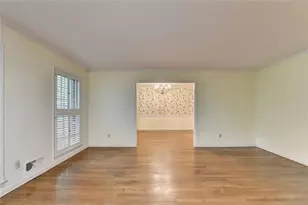 1571 Rochelle Ct, Dunwoody, GA 30338 - Photo 6