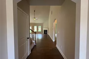 1036 Lakeview Oaks Ct, Grayson, GA 30017 - Photo 4