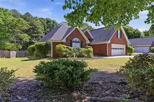 2820 Meadow Gate Way, Loganville, GA 30052 - Photo 2