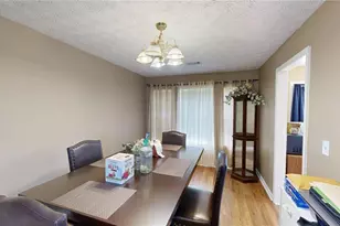 100 Hawthorn Dr, Carrollton, GA 30116 - Photo 8