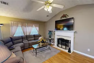 100 Hawthorn Dr, Carrollton, GA 30116 - Photo 6