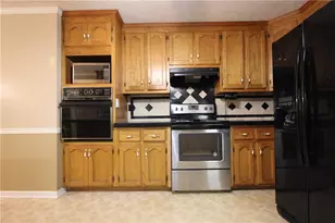 818 Springlake Rd, Lawrenceville, GA 30045 - Photo 6