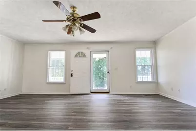 818 Springlake Road, Lawrenceville, GA 30045 - Photo 4
