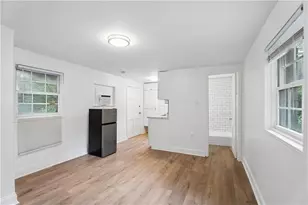 2526 Semmes St, Atlanta, GA 30344 - Photo 8