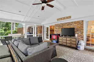 530 Forest Hills Dr, Atlanta, GA 30342 - Photo 24