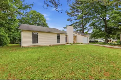 608 Crestmont Court, Jonesboro, GA 30238 - Photo 2