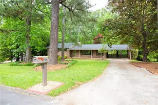 2852 Talisman Ct NE, Atlanta, GA 30345 - Photo 2
