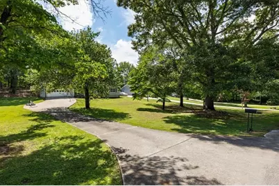 5627 Pinewood Drive, Flowery Branch, GA 30542 - Photo 8