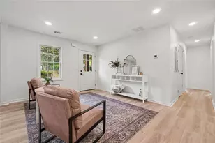 793 Ayrshire Cir NW, Atlanta, GA 30318 - Photo 4