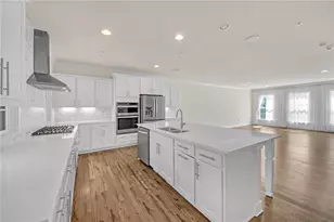 860 Stonehill Ln, Atlanta, GA 30324 - Photo 10