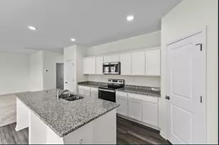 137 Maison Dr, McDonough, GA 30253 - Photo 2