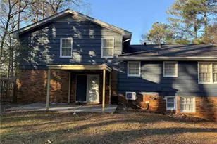 818 Bradford Ct, Lilburn, GA 30047 - Photo 2