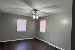 818 Bradford Ct, Lilburn, GA 30047 - Photo 6