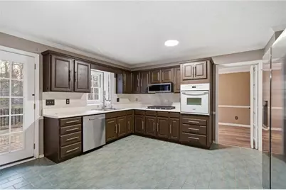 1543 Glencrest Trail, Lawrenceville, GA 30043 - Photo 10