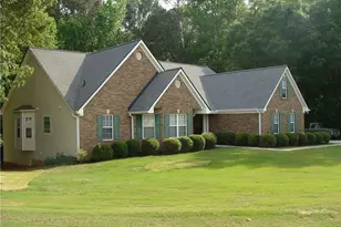 1611 Lake View Ct, Loganville, GA 30052 - Photo 4
