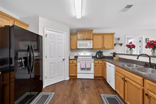 364 Plantation Dr, Jefferson, GA 30549 - Photo 16