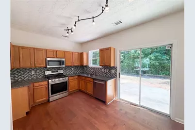 603 Marsh Lake Road, Lawrenceville, GA 30045 - Photo 8
