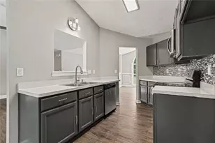 5687 Wellborn Oaks Ct, Lithonia, GA 30058 - Photo 10