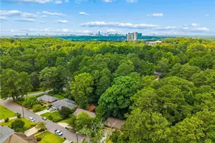 1744 Reindeer Dr NE, Atlanta, GA 30329 - Photo 32