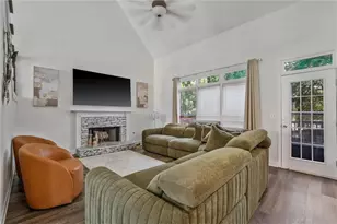 2170 Thorndale Dr SW, Lilburn, GA 30047 - Photo 8