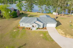179 Woodlake Cir, Douglas, GA 31535 - Photo 1