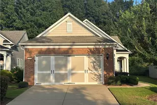 6372 Rockpoint Ln, Hoschton, GA 30548 - Photo 2