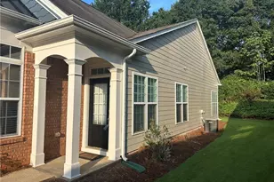 6372 Rockpoint Ln, Hoschton, GA 30548 - Photo 4