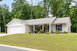 202 Rolling Woods Ln, Hull, GA 30646 - Photo 2