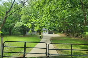 718 Springlake Rd, Lawrenceville, GA 30045 - Photo 2
