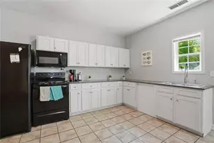1070 Mayson Turner Rd NW, Atlanta, GA 30314 - Photo 10