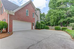 1721 Crowes Lake Ct, Lawrenceville, GA 30043 - Photo 4