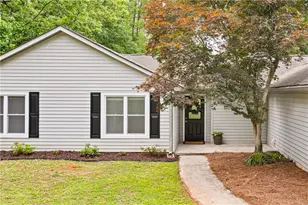 2252 Turtle Club Dr NE, Marietta, GA 30066 - Photo 2