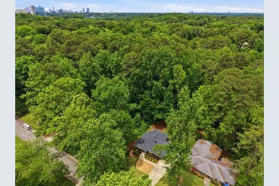 1850 Fern Creek Lane NE, Atlanta, GA 30329 - Photo 76
